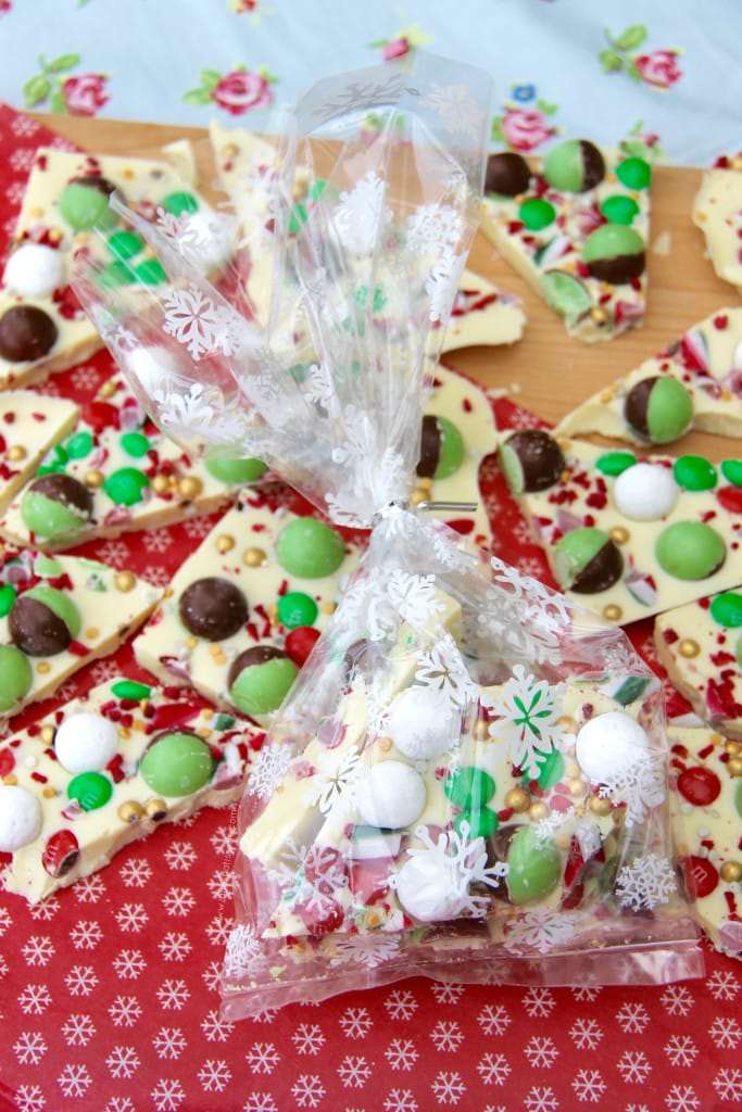 1639718618 652 Christmas White Chocolate Bark