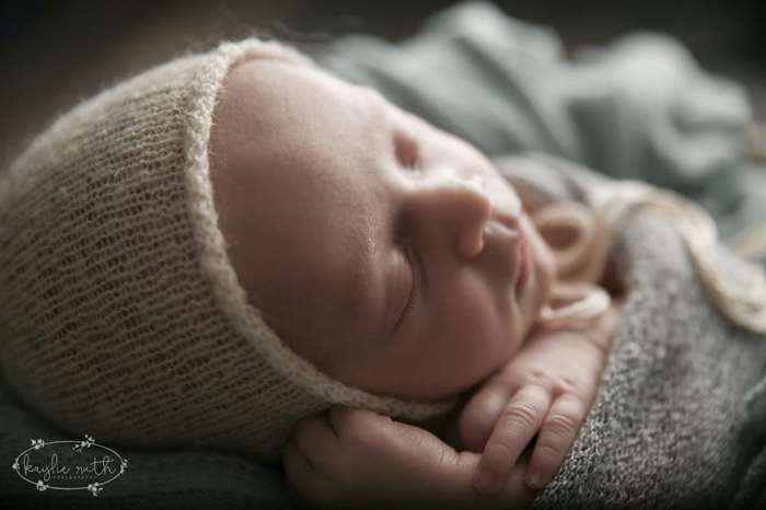 Cách chụp ảnh trẻ sơ sinh với các tư thế.