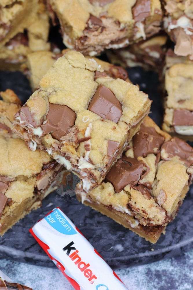 1639743691 794 Kinder Bueno Cookie Bars