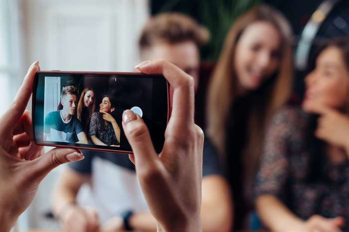 phone photography: how to take better pictures with your phone of friends and people