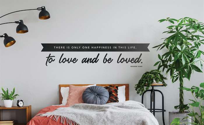 Phòng ngủ với một câu danh ngôn về tình yêu.