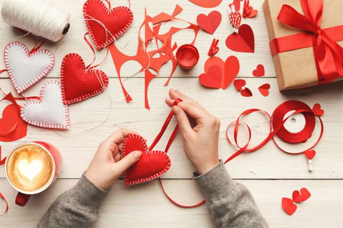 1639781042 82 20 Valentines Day Decor Ideas