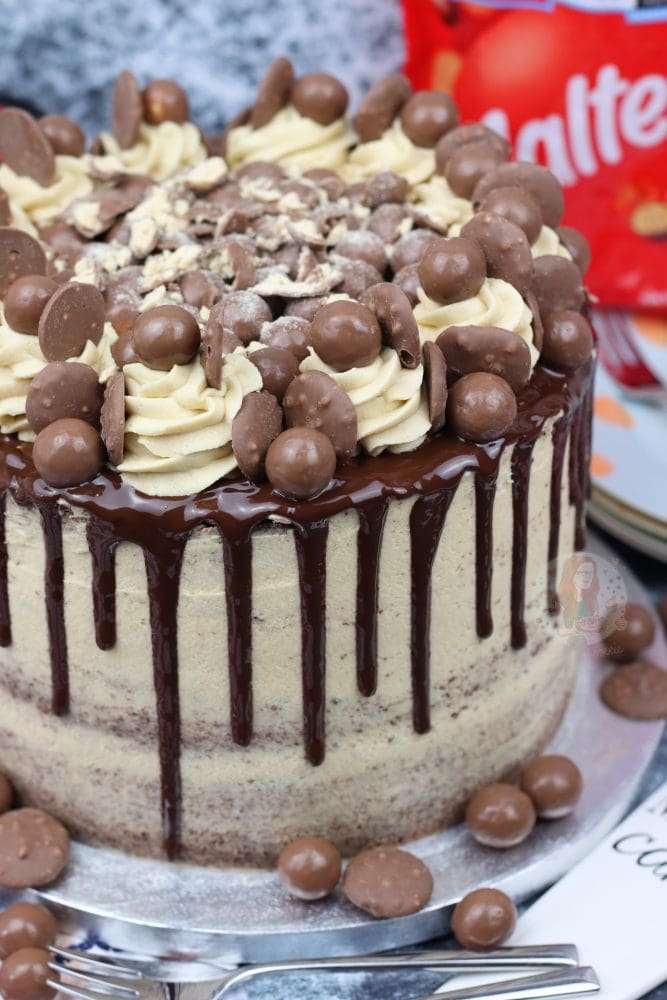 1639786471 442 Malteser Drip Cake