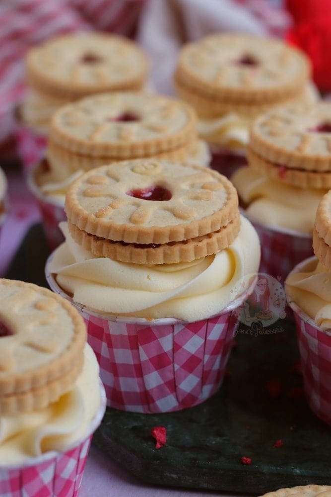 1639810169 795 Jammie Dodger Cupcakes