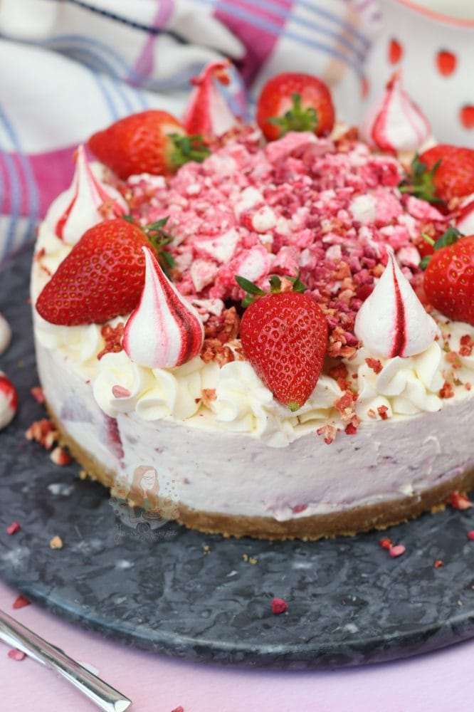 1639827443 232 Khong Nuong Eton Mess Cheesecake