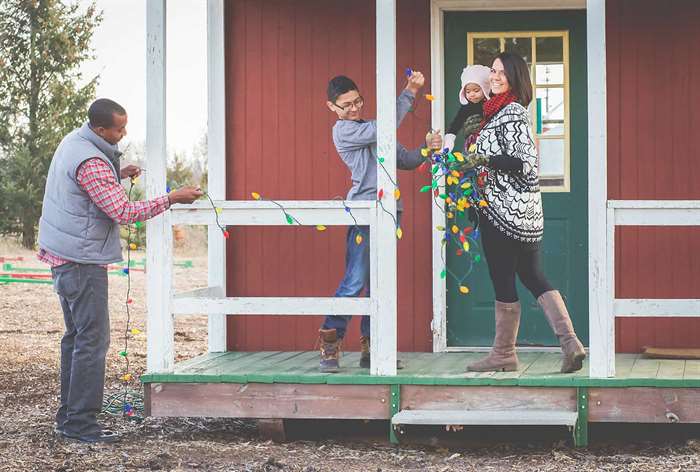 sibling photo ideas christmas lights