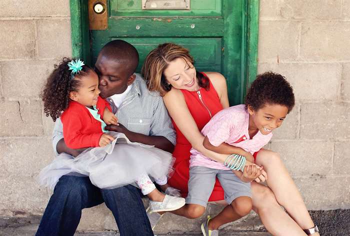 sibling photo ideas family doorstep