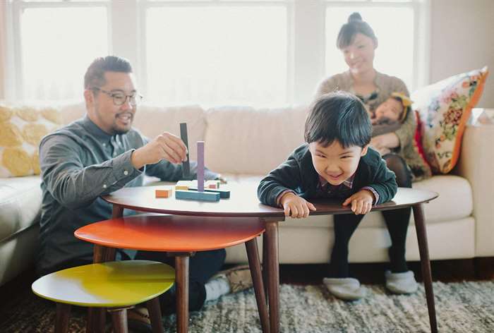 sibling photo ideas having fun table