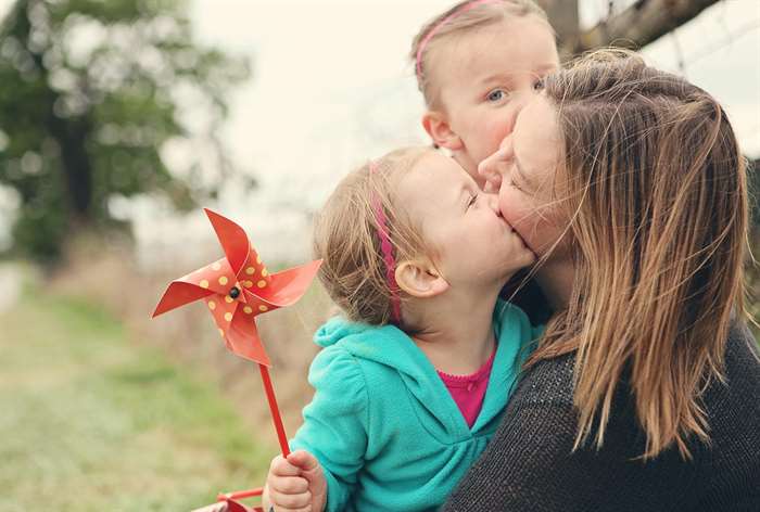 sibling photo ideas pin wheel kids