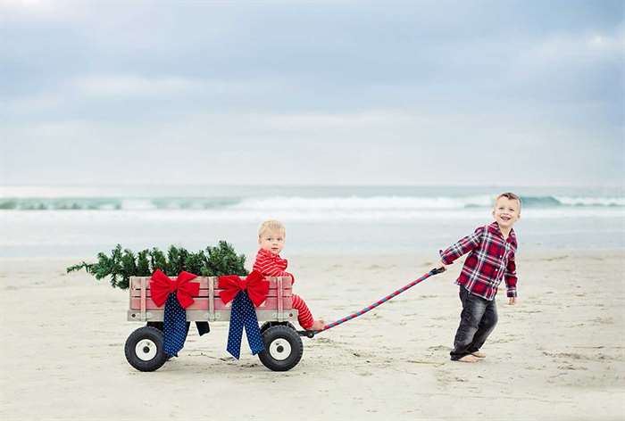 sibling photo ideas christmas wagon