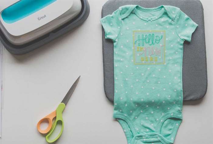 coed baby shower cricut tùy chỉnh onesie