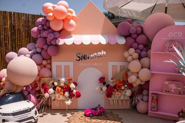 Bữa tiệc dành cho trẻ em trong ngôi nhà mơ ước của Barbie hiện đại