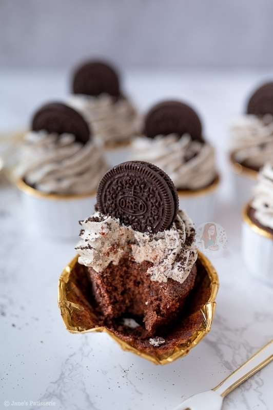 1639865155 8 Banh cupcake Oreo