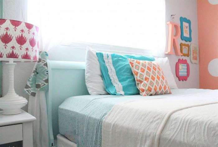 Pink and teal bedroom decor.