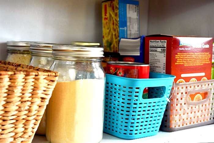 Pantry tổ chức ans kệ lưu trữ.