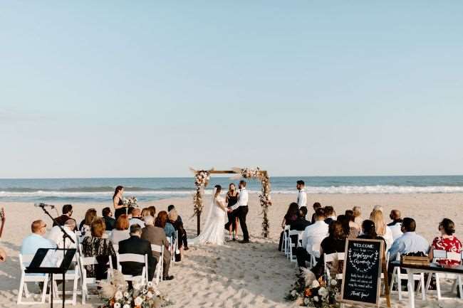 1639927296 53 Boho Glam Beachfront Wedding with Pampas Chi tiet