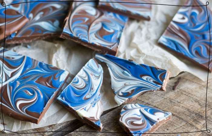 blue marbled chocolate bark 