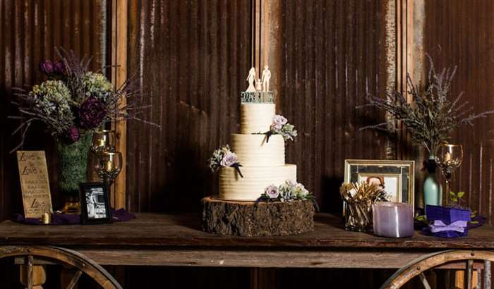 barn wagon wheels cake display