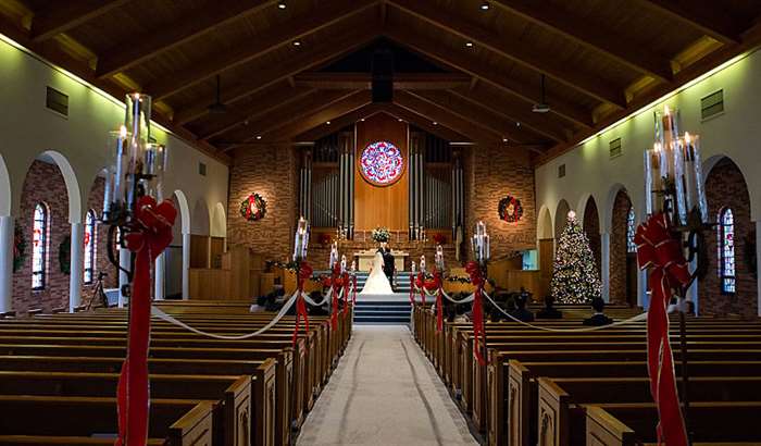 1640039409 415 53 Classic Ways to Decorate a Church for Your Wedding