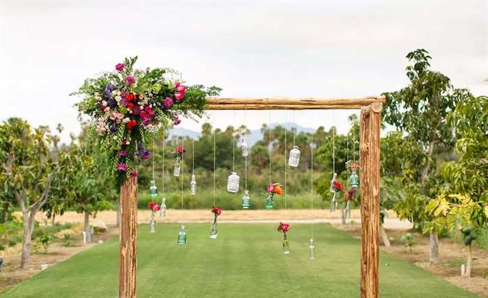 Floating Vase Arch https://i0.wp.com/eventsbybliss.com/wp-content/uploads/2018/05/Katherine-Alex-Events-by-Bliss-Photos-by-Julieta-4.jpg?w=900