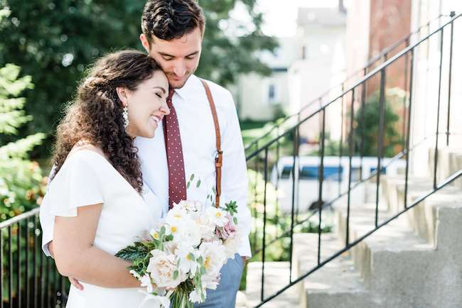 1640132330 356 Boho Elopement trong mot cua hang thuc vat day du