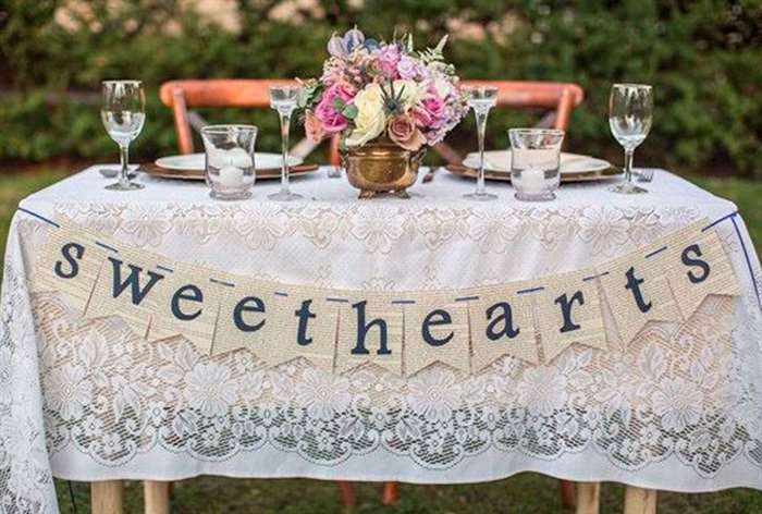 White linen tablecloth with burlap 'sweethearts' sign 