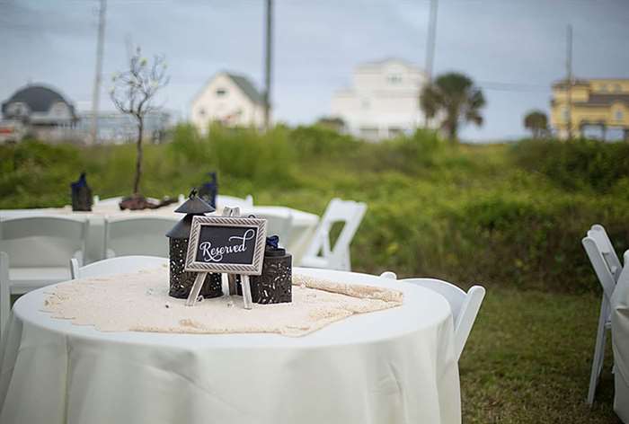 White lace tablecloth accents with small black lanterns