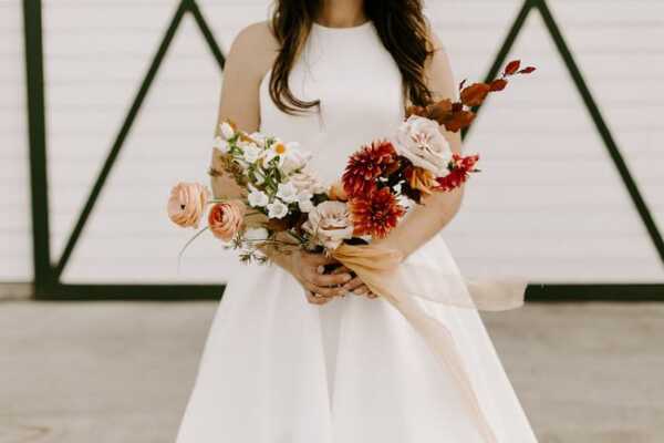 Moody & Minimalist Barn Wedding Inspiration - Lấy cảm hứng từ điều này