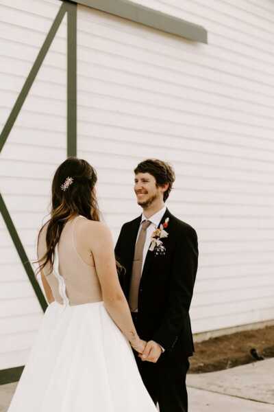 Moody & Minimalist Barn Wedding Inspiration - Lấy cảm hứng từ điều này