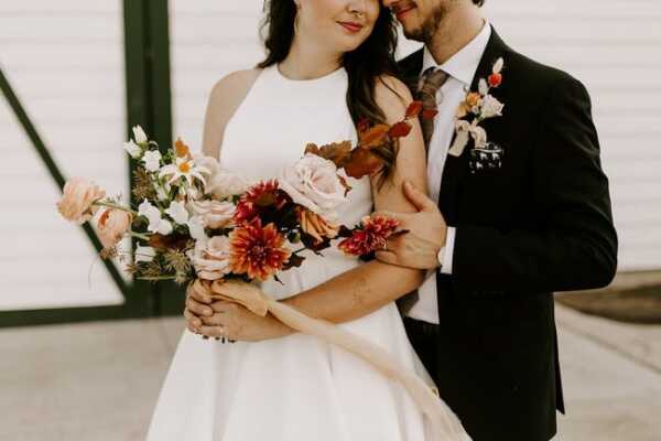 Moody & Minimalist Barn Wedding Inspiration - Lấy cảm hứng từ điều này