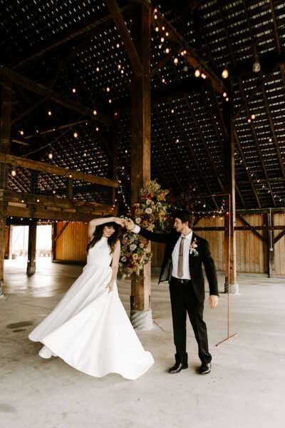 Moody & Minimalist Barn Wedding Inspiration - Lấy cảm hứng từ điều này