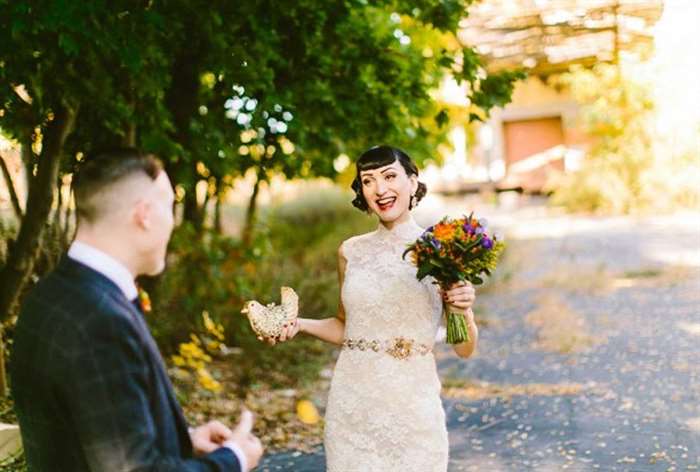 Bride with colorful bouquet and bird figurine