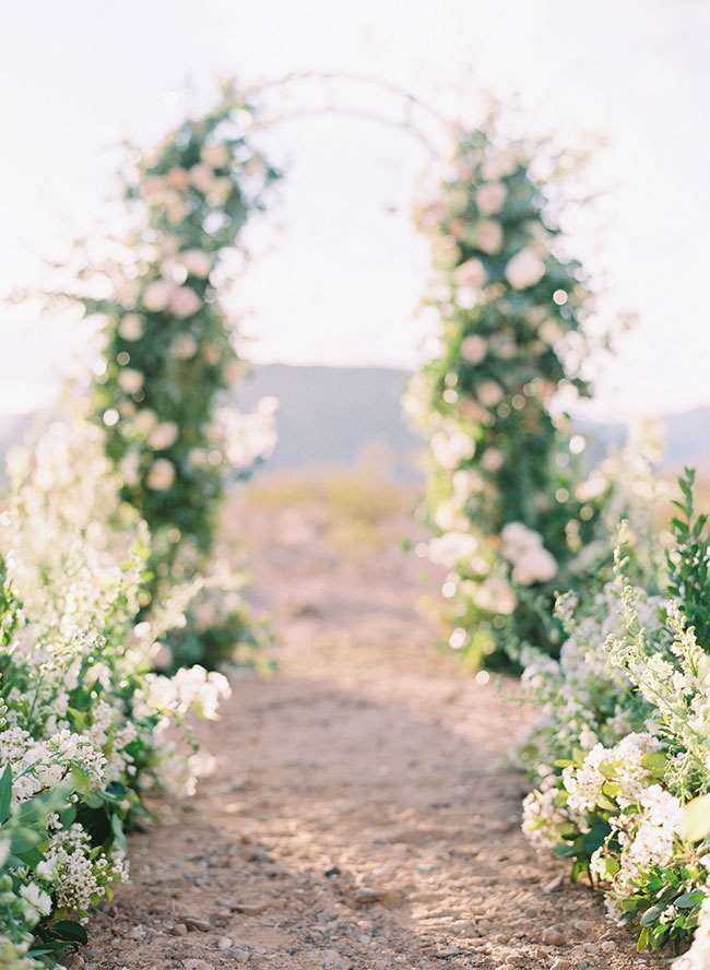 Red Rock Canyon Elopement, đám cưới đỏ mặt và hoa cà