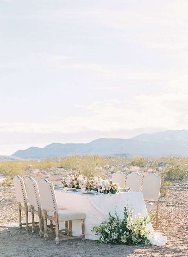 Red Rock Canyon Elopement, đám cưới đỏ mặt và hoa cà