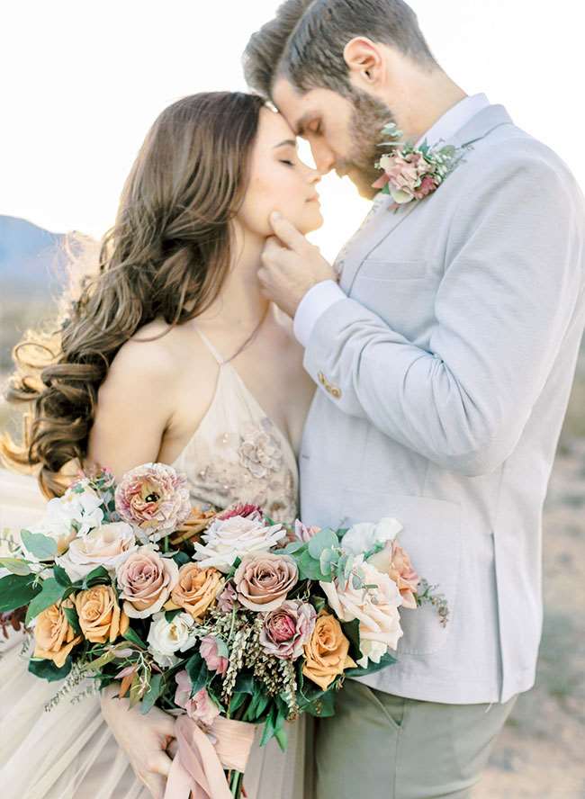 Red Rock Canyon Elopement, đám cưới đỏ mặt và hoa cà