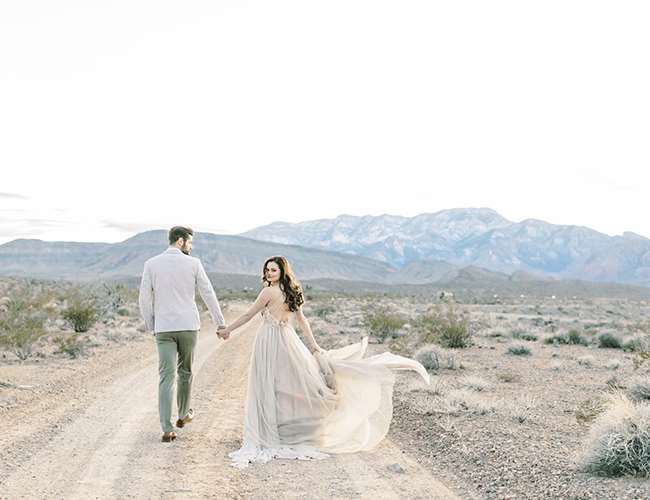 Red Rock Canyon Elopement, đám cưới đỏ mặt và hoa cà