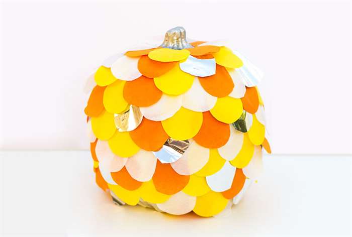 Scalloped Paper Pumpkin 