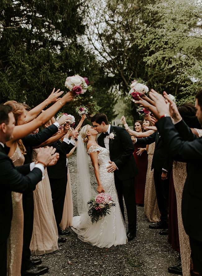 Blush và Burgundy Wedding