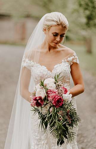 Blush và Burgundy Wedding