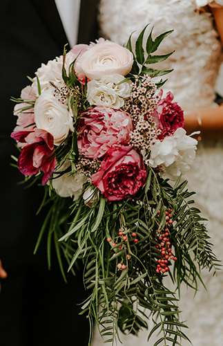 Blush và Burgundy Wedding