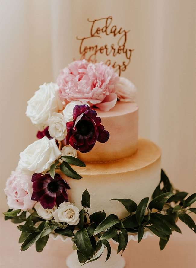 Blush và Burgundy Wedding