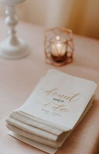 Blush và Burgundy Wedding