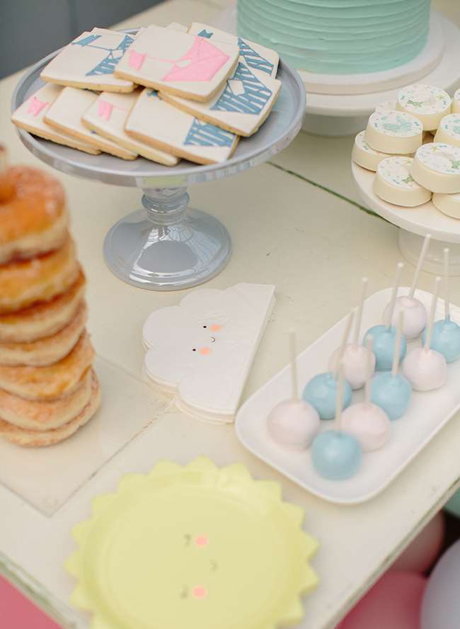 Pastel Baby Shower, màu hồng đào và màu xanh da trời, các chi tiết về sữa tắm cho trẻ sơ sinh hàng hải