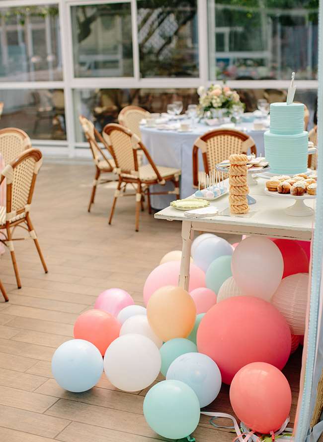 Pastel Baby Shower, màu hồng đào và màu xanh da trời, các chi tiết về sữa tắm cho trẻ sơ sinh hàng hải