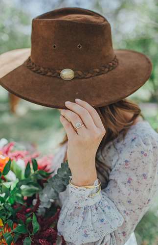 Woodsy Vintage Engagement Photos - Lấy cảm hứng từ điều này