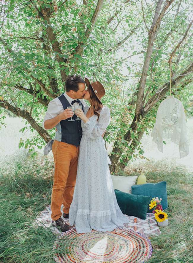 Woodsy Vintage Engagement Photos - Lấy cảm hứng từ điều này