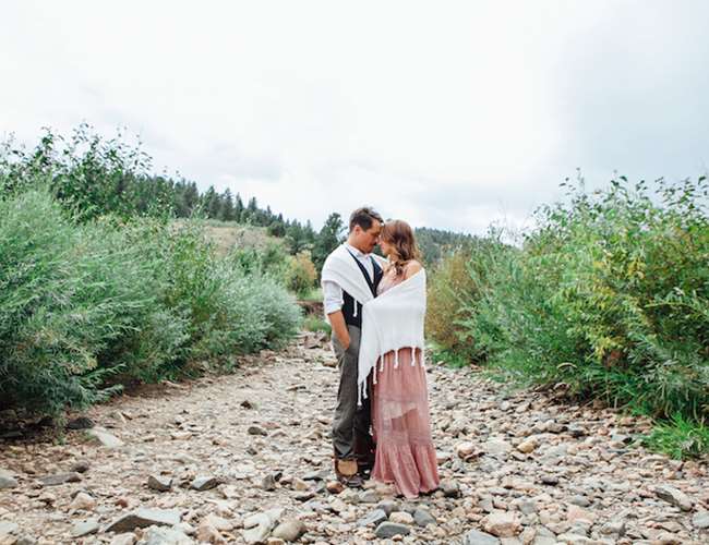 Woodsy Vintage Engagement Photos - Lấy cảm hứng từ điều này