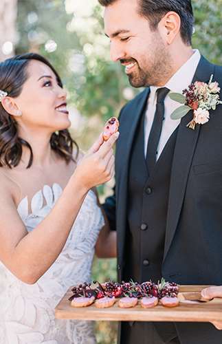 Jewel Tone Wedding, váy cưới oscar de la Renta