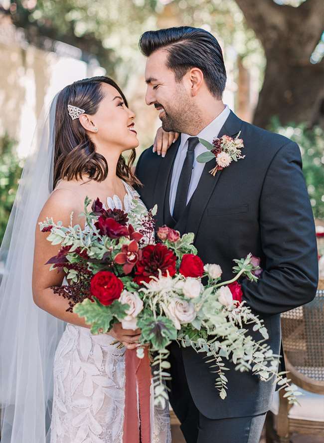 Jewel Tone Wedding, váy cưới oscar de la Renta