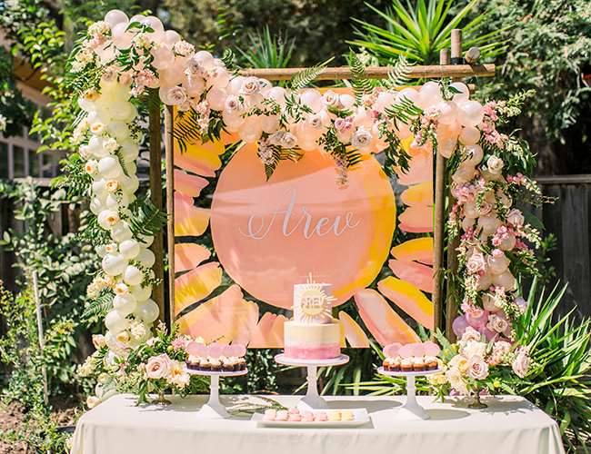 Ombré Sunshine Party để làm lễ rửa tội cho em bé